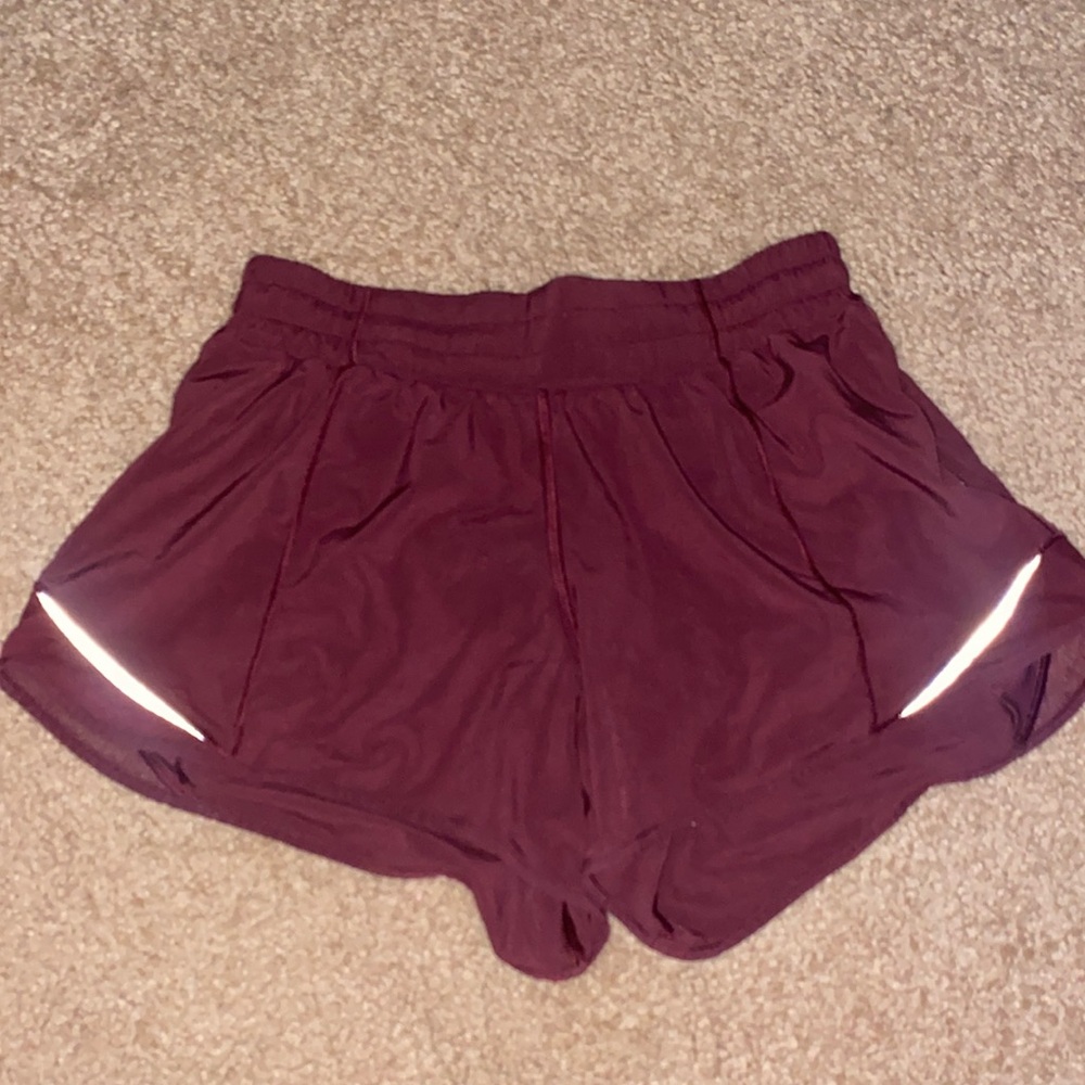 Size 4 Maroon Hotty Hots lulu shorts 4in